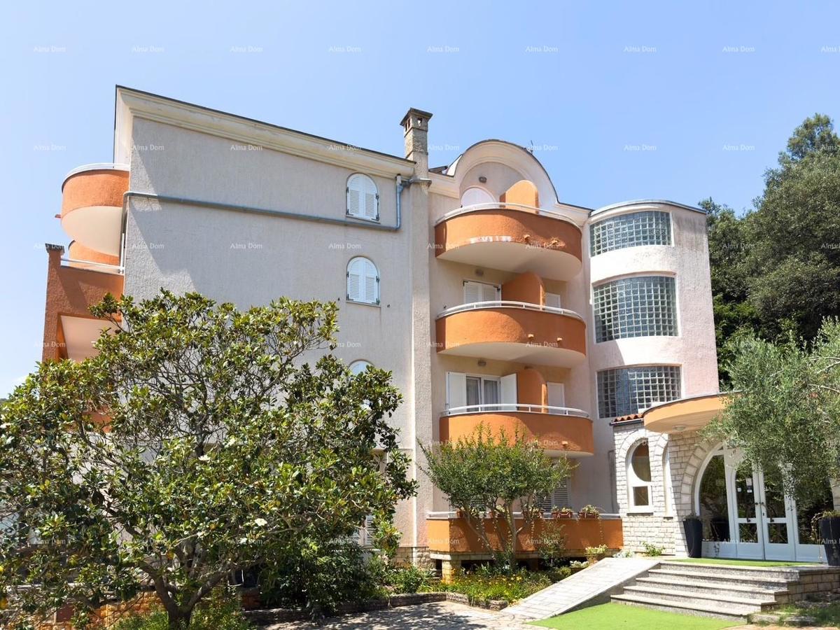 Investicija iz sanj: šarmanten hotel v Krnici, 200 m od morja