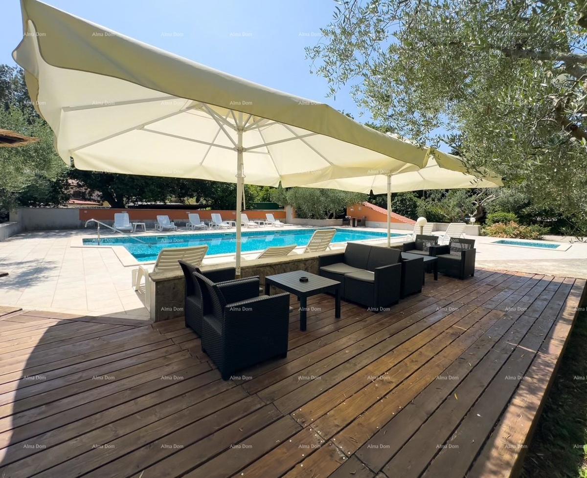 Investicija iz sanj: šarmanten hotel v Krnici, 200 m od morja