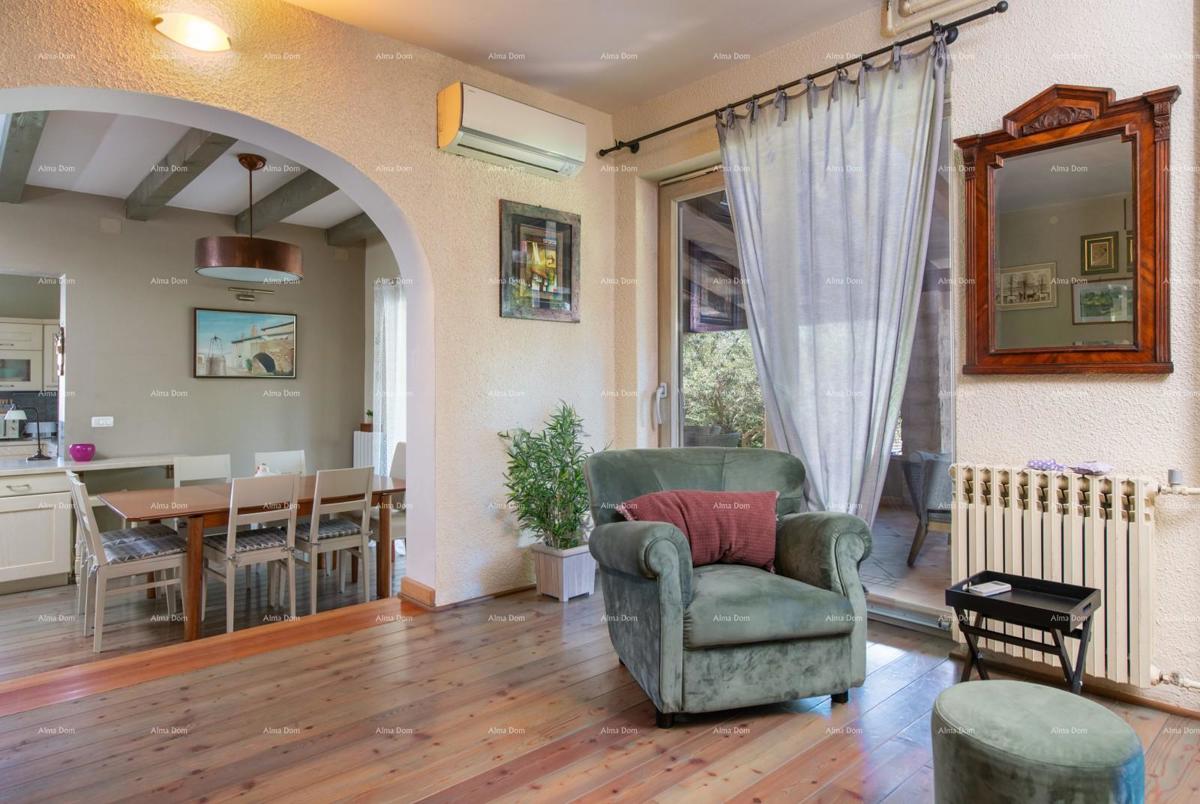 Prodaja - luksuzna vila s bazenom i dodatnim objektom, na prostrani parceli, Ližnjan!