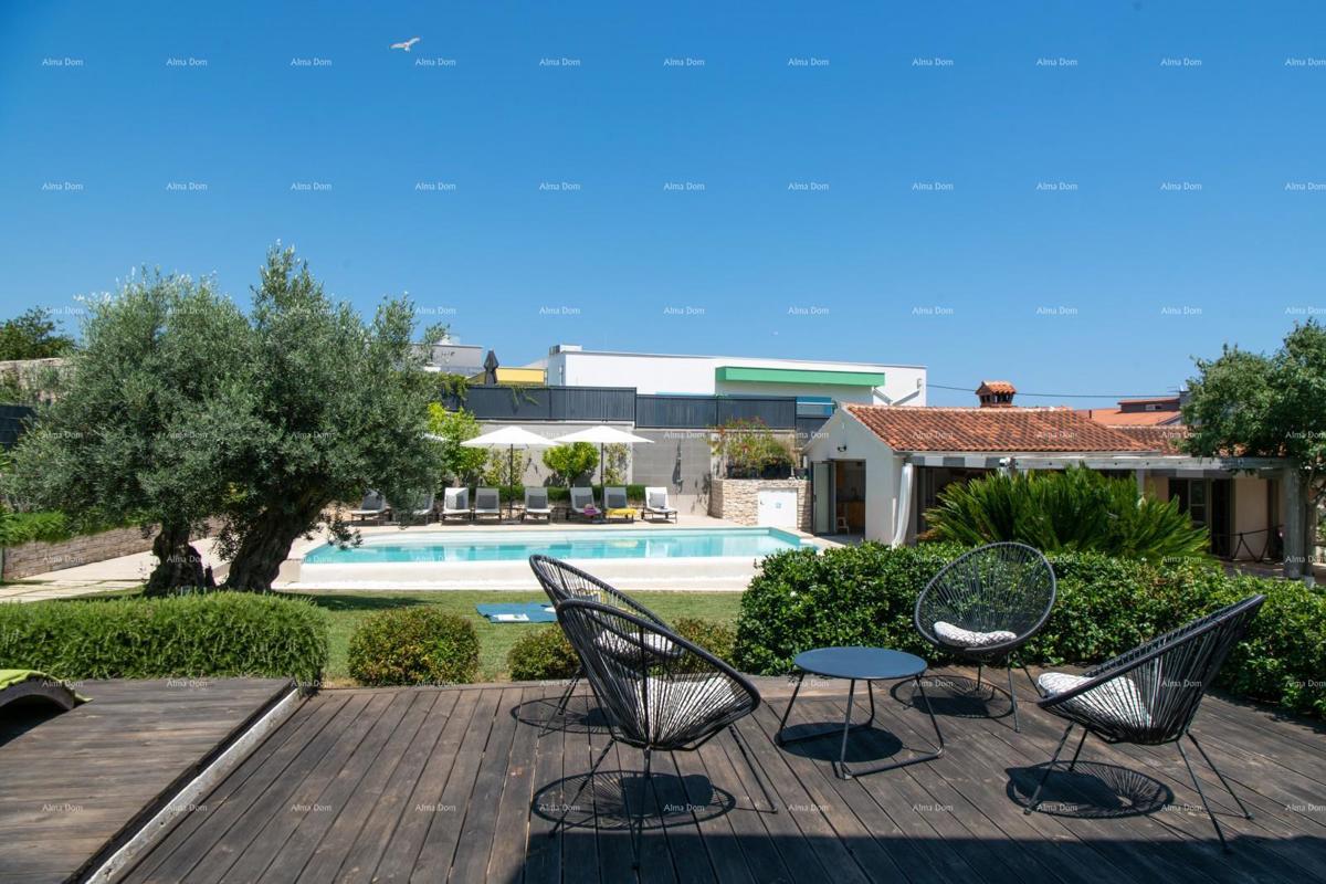 Prodaja - luksuzna vila s bazenom i dodatnim objektom, na prostrani parceli, Ližnjan!