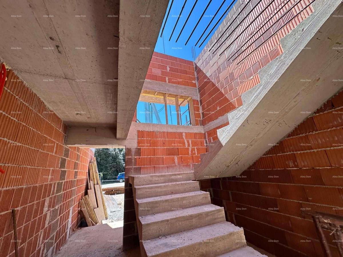 Nov projekt, Barbariga! Apartma z vrtom in parkiriščem, 500 m od morja