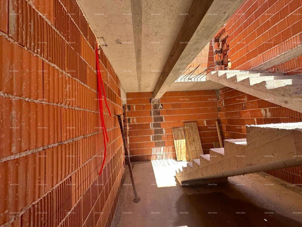 Nov projekt, Barbariga! Apartma z vrtom in parkiriščem, 500 m od morja