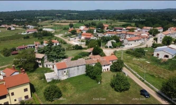 Na prodaj stara kamnita hiša z zemljiščem v kraju Barban, idealna za počitniško hišo.