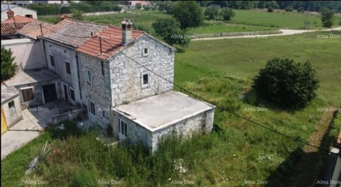 Na prodaj stara kamnita hiša z zemljiščem v kraju Barban, idealna za počitniško hišo.