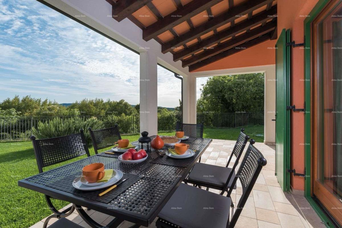 VILA S DVA APARTMAJA IN BAZENOM, OKOLICA LABINA