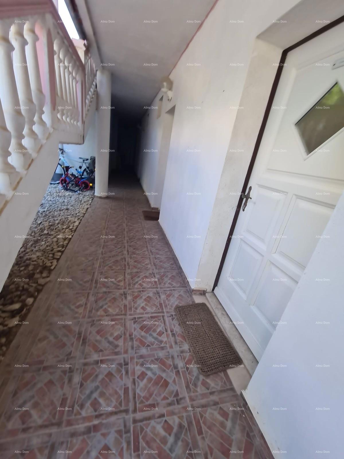 Prizemni apartma z ložo in bazenom. Medulin.