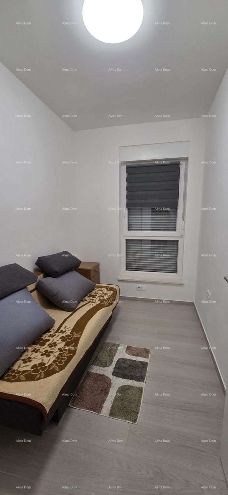 Lep dvosoban stan s teraso na odlični lokaciji v Medulinu