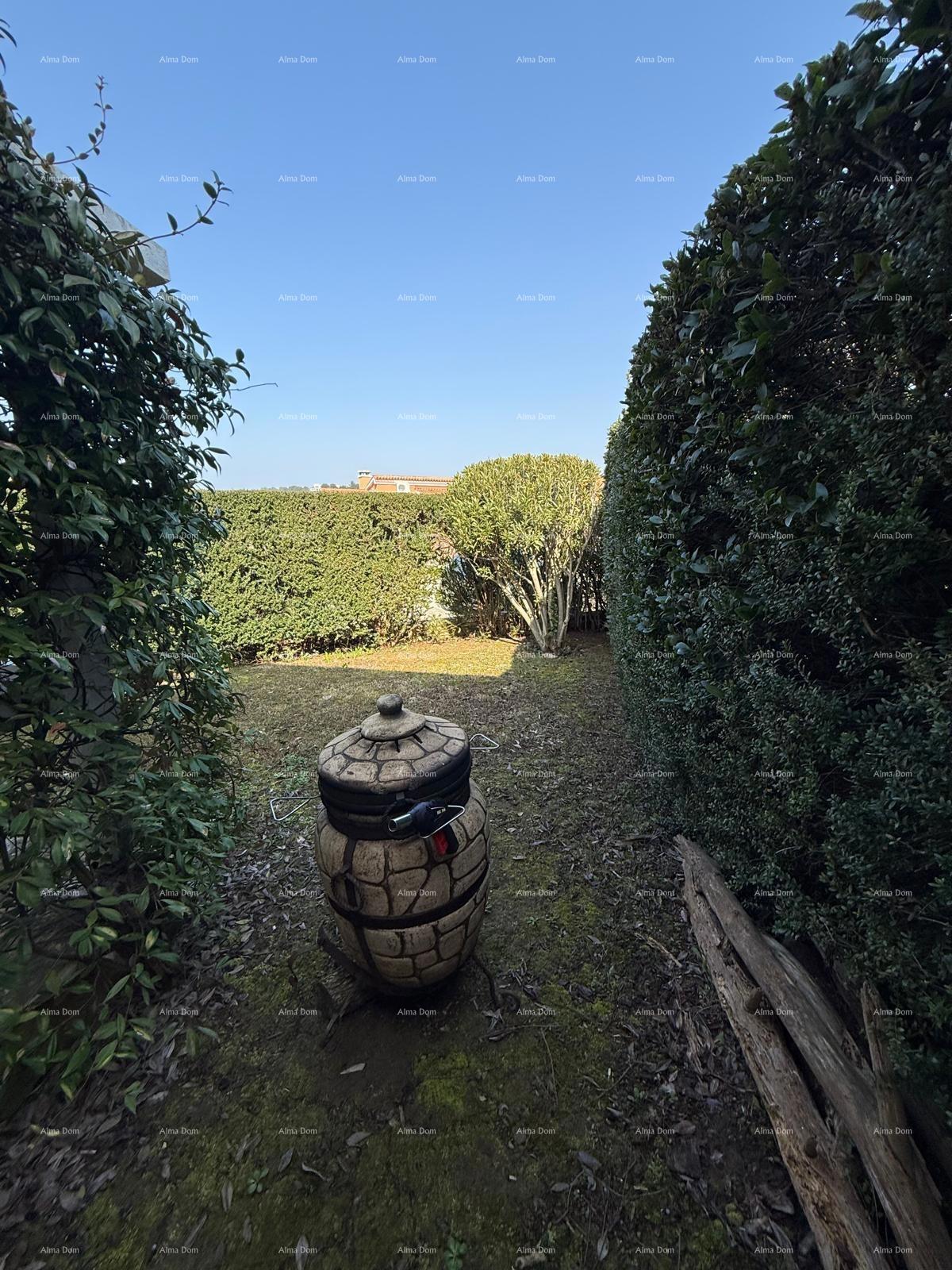 Prodaja - hiša s bazenom blizu morja, Volme, Banjole!