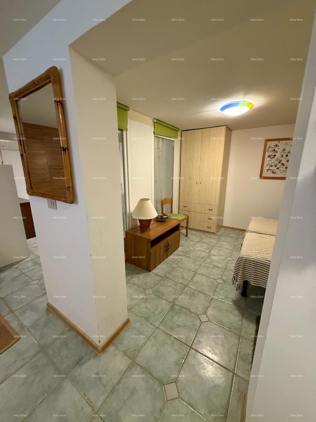 Prodaja - hiša s bazenom blizu morja, Volme, Banjole!