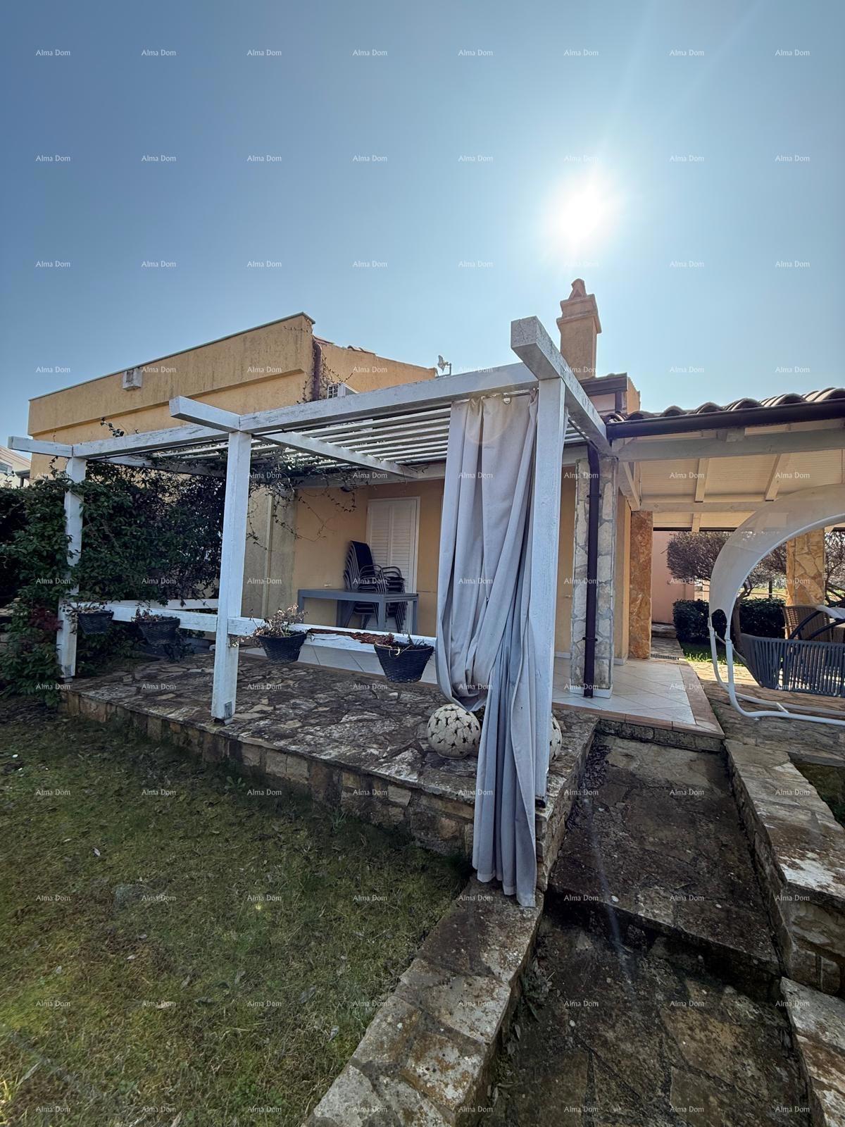 Prodaja - hiša s bazenom blizu morja, Volme, Banjole!