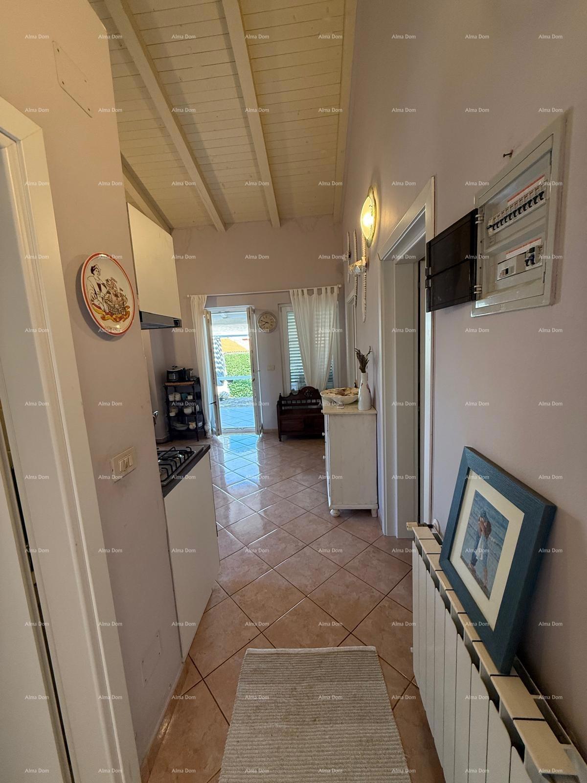 Prodaja - hiša s bazenom blizu morja, Volme, Banjole!