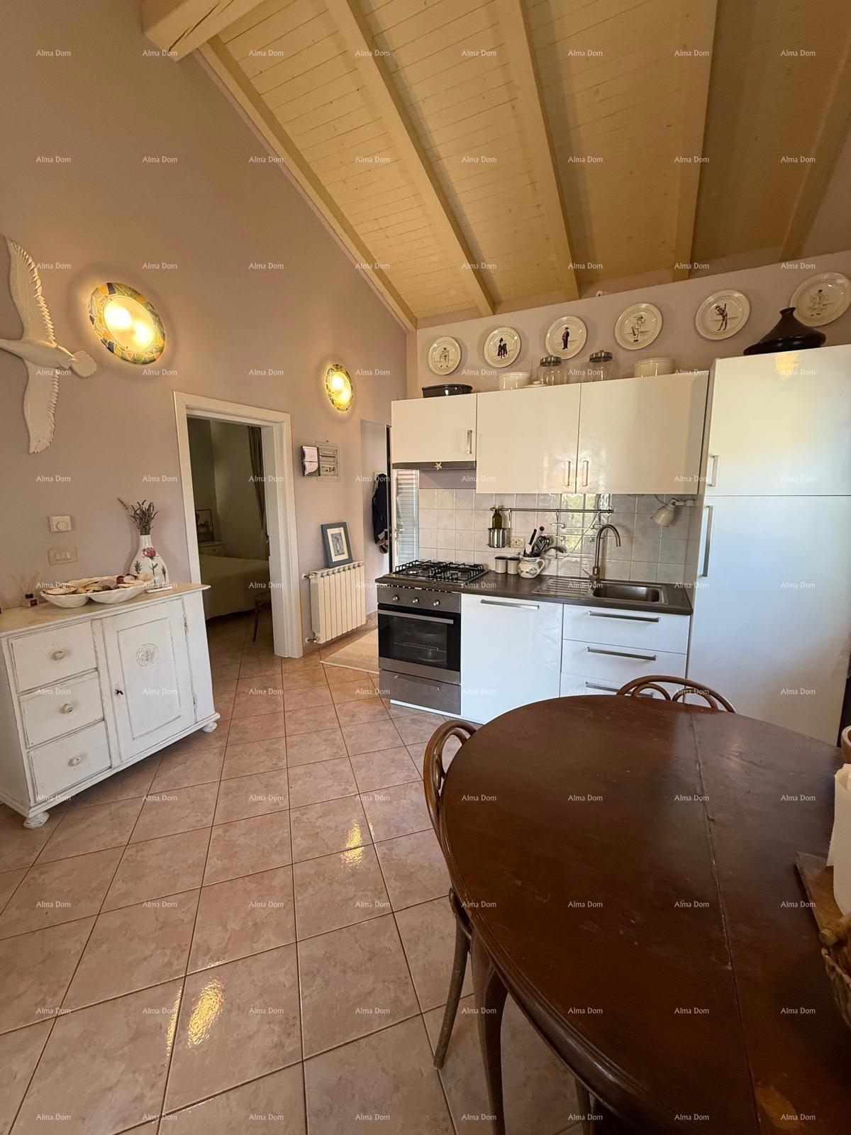 Prodaja - hiša s bazenom blizu morja, Volme, Banjole!