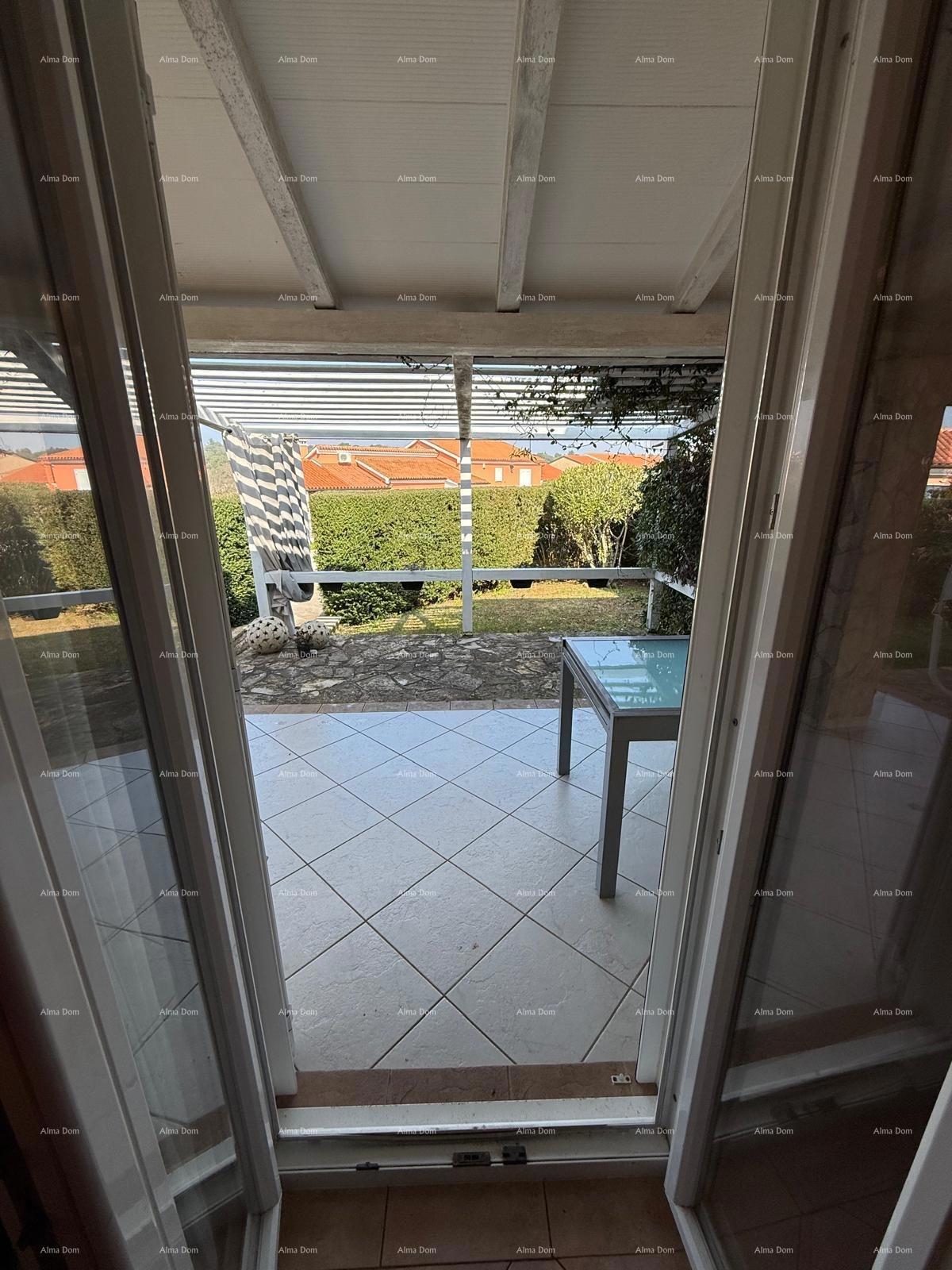 Prodaja - hiša s bazenom blizu morja, Volme, Banjole!