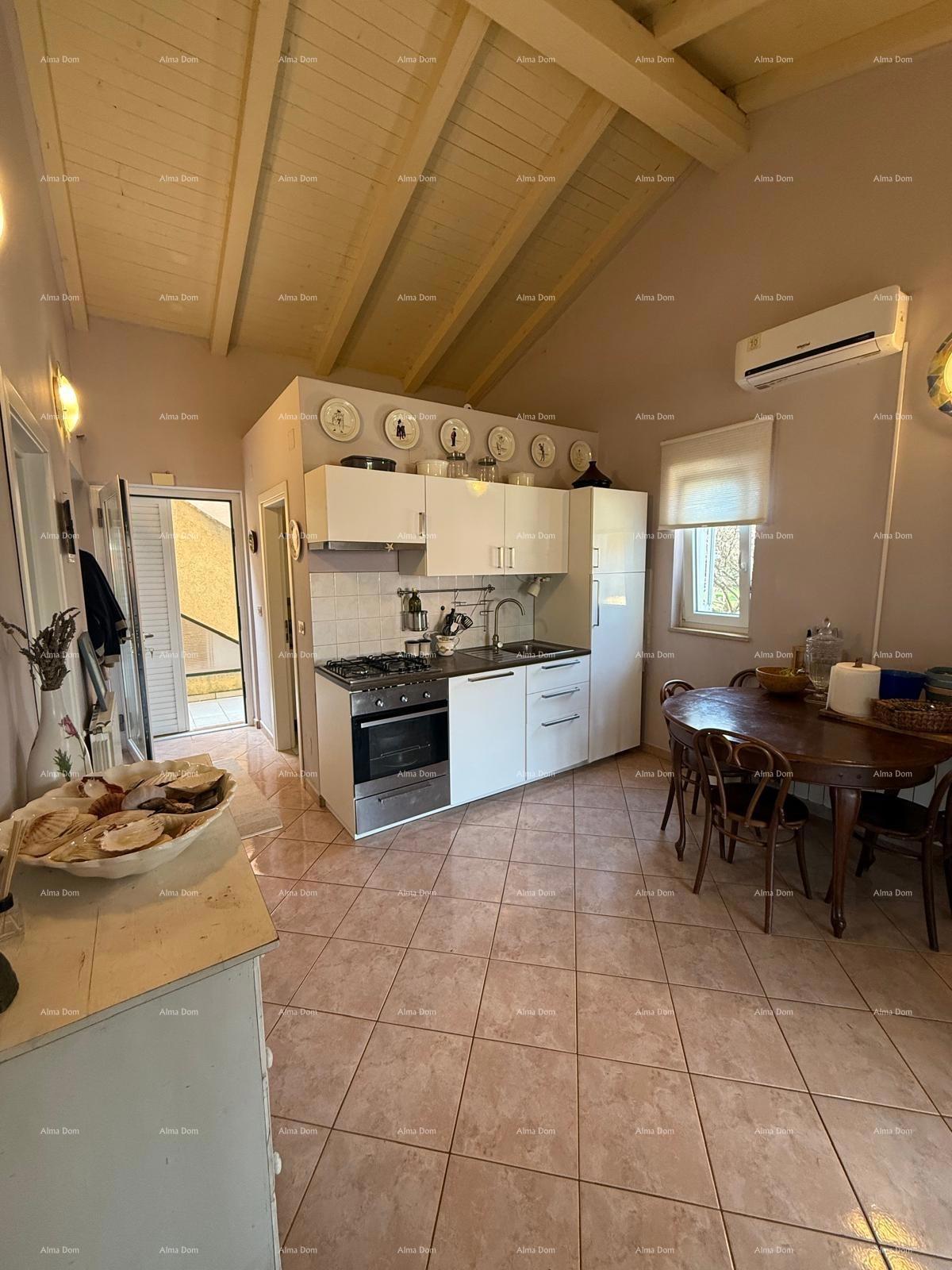 Prodaja - hiša s bazenom blizu morja, Volme, Banjole!