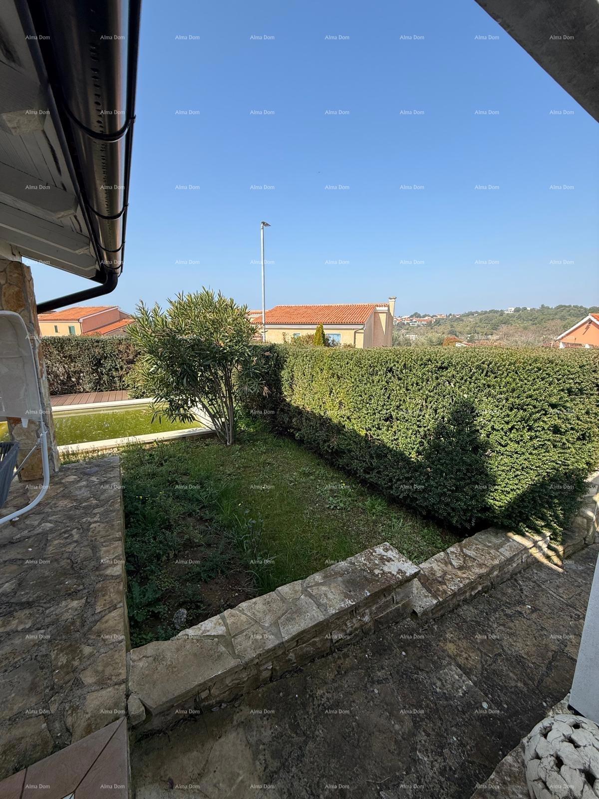 Prodaja - hiša s bazenom blizu morja, Volme, Banjole!