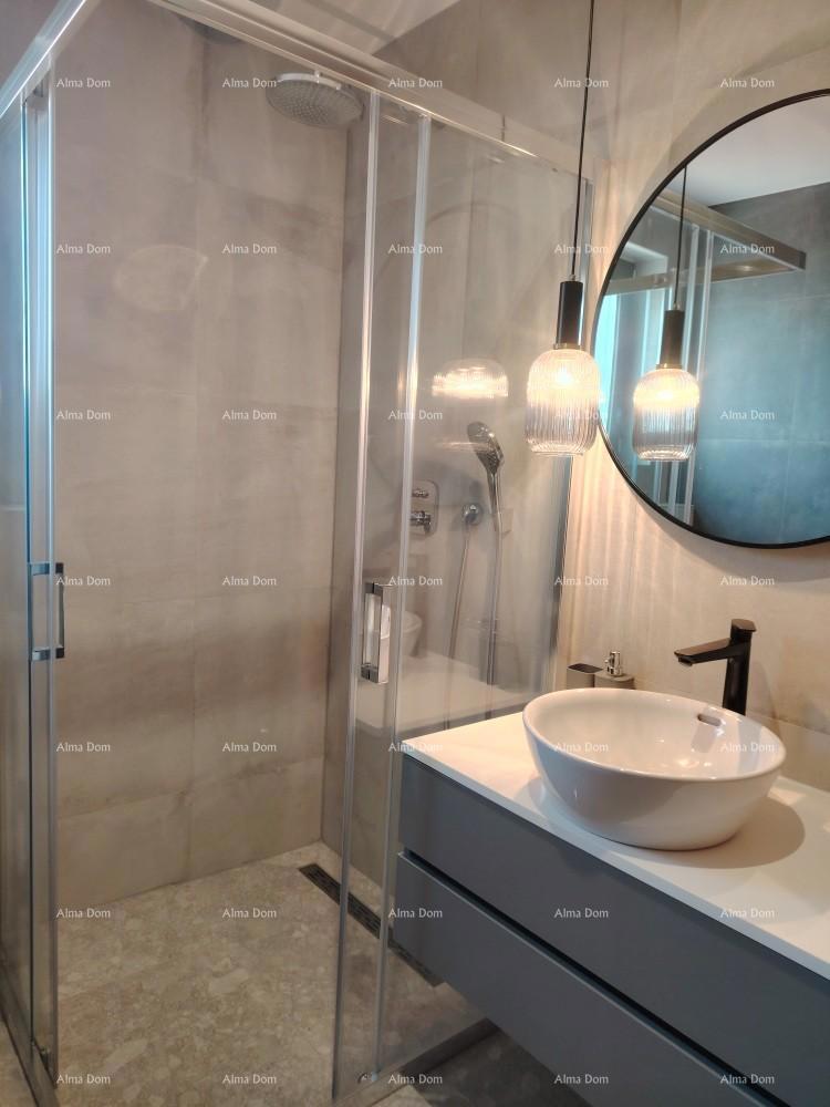 Vrhunski trosoban stan s pogledom na more, opremljen