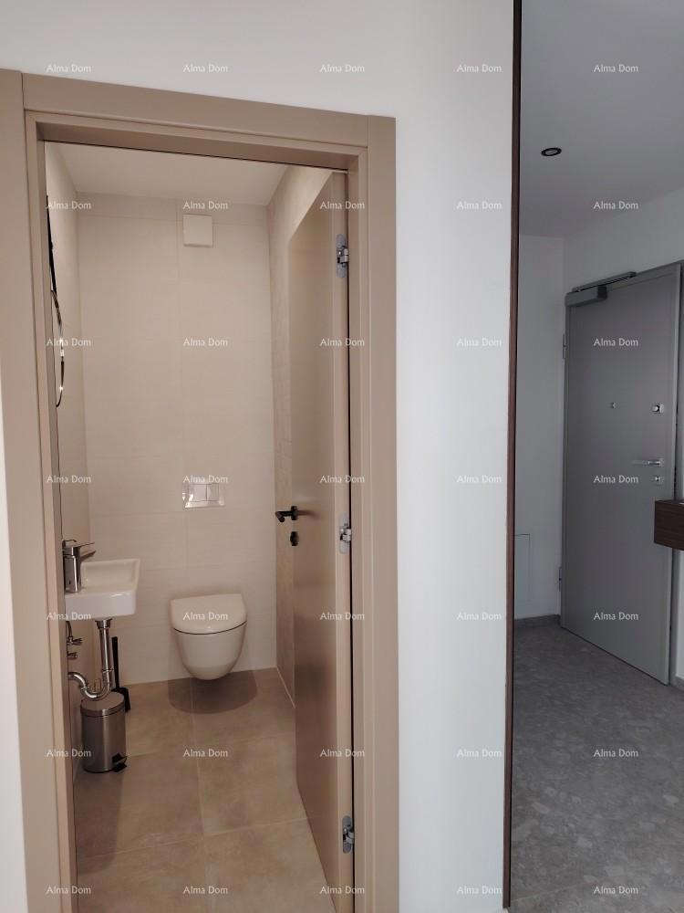 Vrhunski trosoban stan s pogledom na more, opremljen