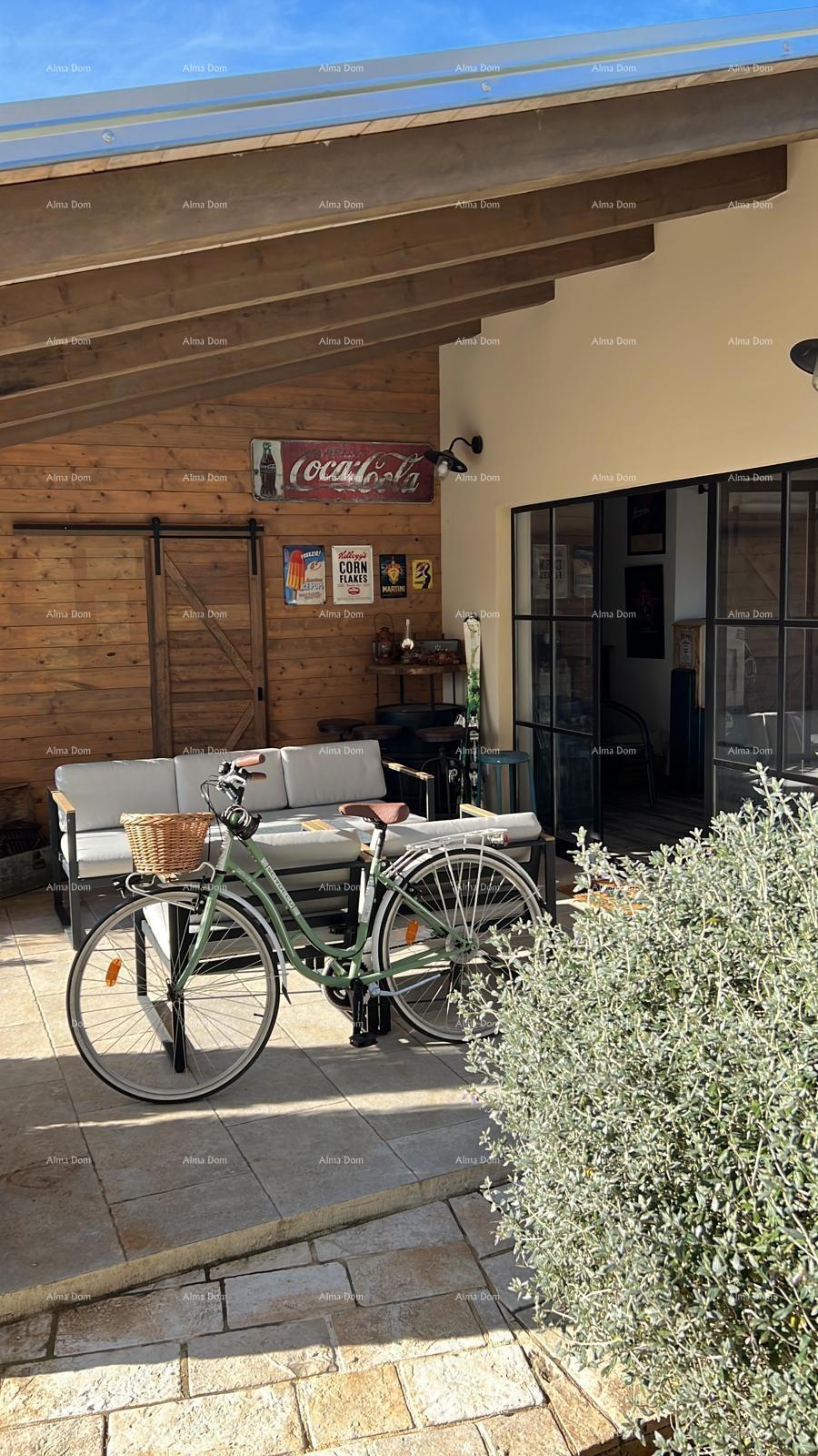 Prekrasna rustikalna hiša s bazenom in manjšim objektom