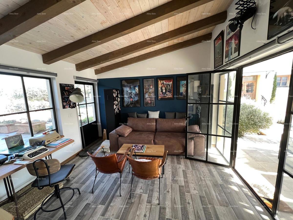 Prekrasna rustikalna hiša s bazenom in manjšim objektom