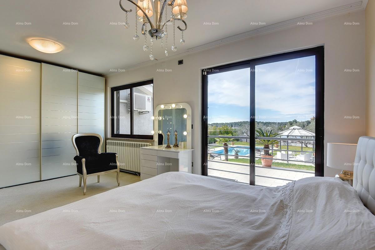 Prvi red do morja in plaže – hiša s bazenom in veliko okužnico, Pješčana Uvala!