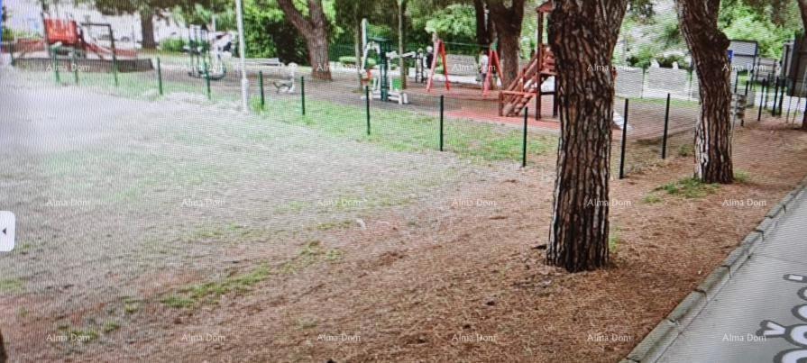 Građevinska parcela s projektom za zgradu blizu plaže