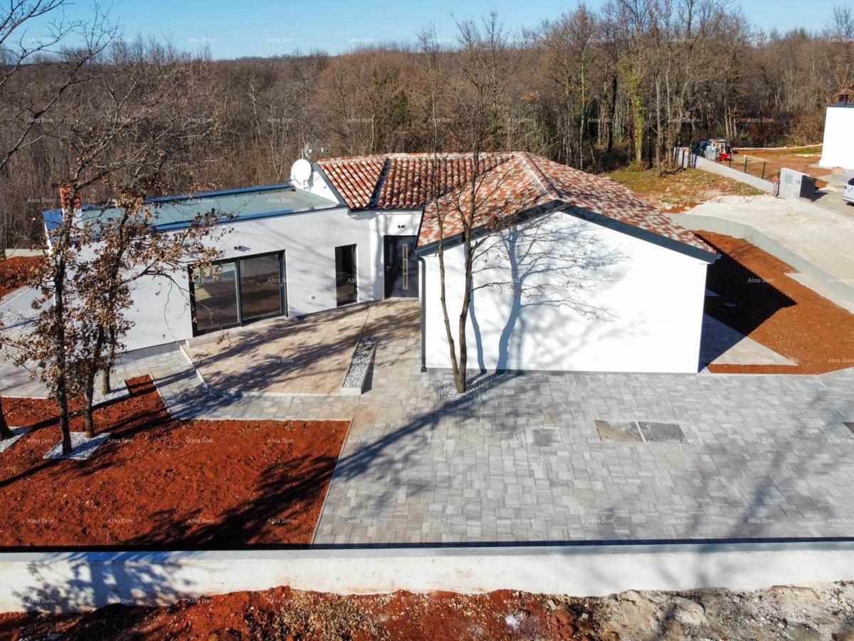 BARBAN, KOŽLJANI - Nova hiša v bližini gozda, z bazenom. EKOLOŠKO MESTO! 15 minut vožnje z avtom do morja