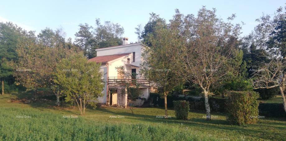 Gradbeno zemljišče z legalizirano nepremičnino Pariži občina Pazin