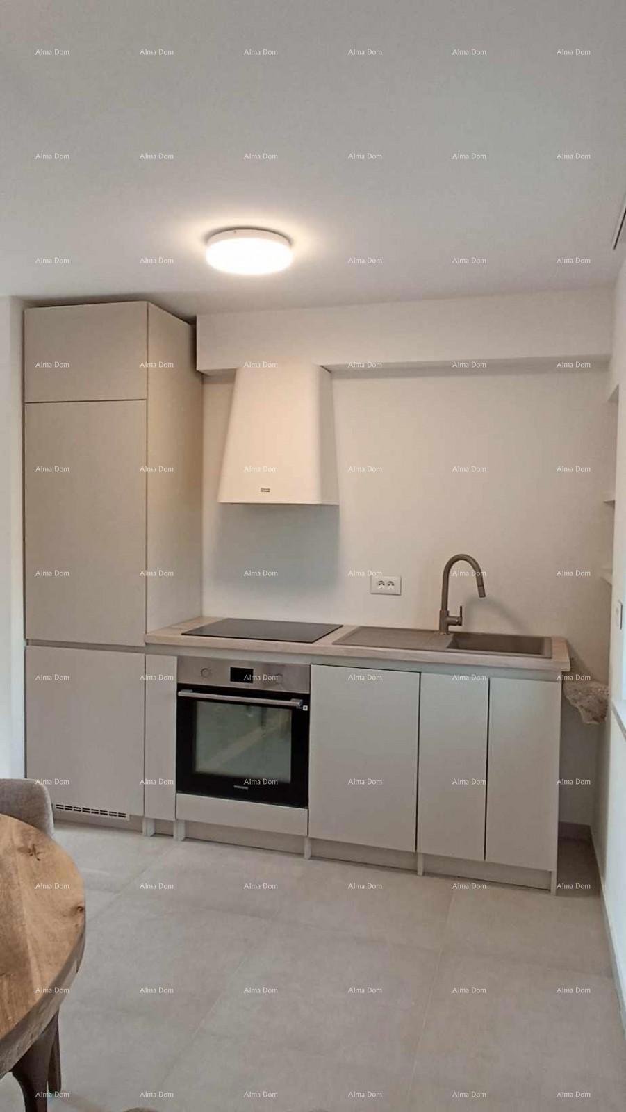 Prodaja novo opremljenega, dvoetažnega stanovanja s pogledom na morje, Tar, Poreč!