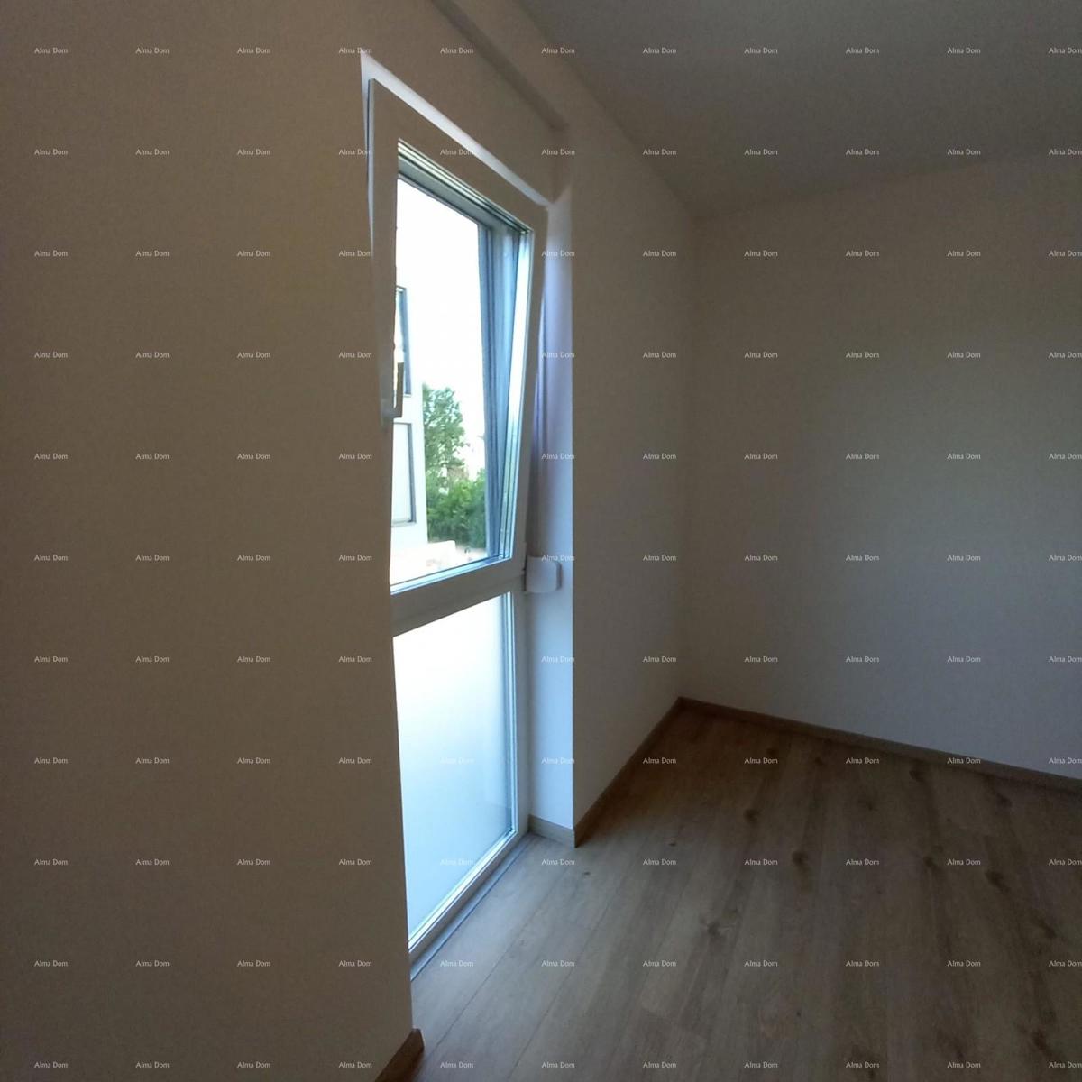 Novogradnja! Prodaja stanovanja z dvema spalnicama in garažo. Blizu morja! Medulin!
