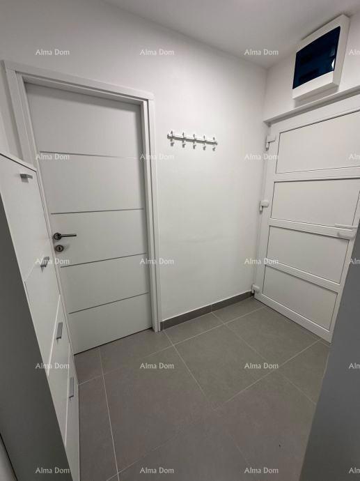 Prodaja opremljenega apartmaja v Novigradu, Mareda, 300 m od morja
