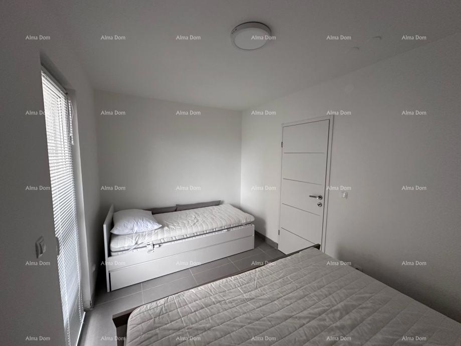 Prodaja opremljenega apartmaja v Novigradu, Mareda, 300 m od morja
