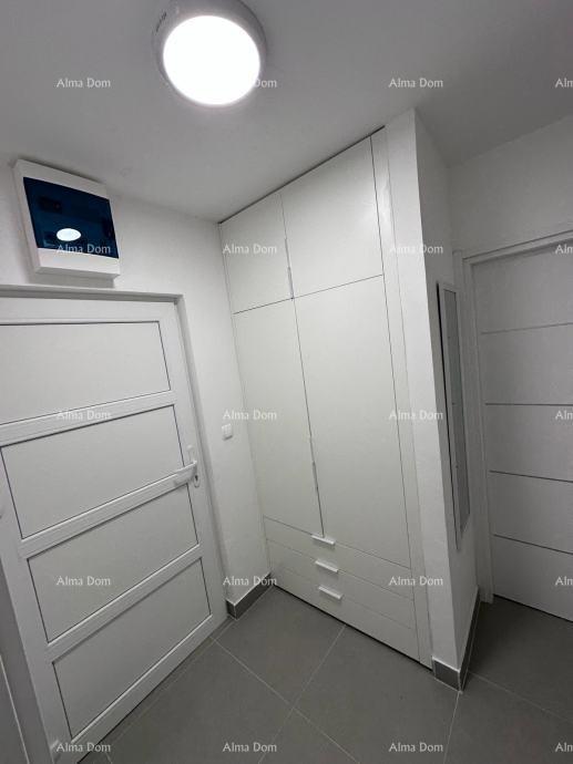 Prodaja opremljenega apartmaja v Novigradu, Mareda, 300 m od morja