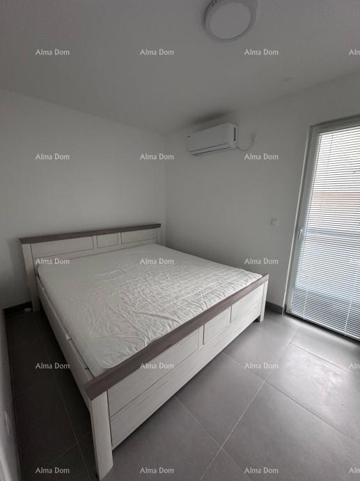 Prodaja opremljenega apartmaja v Novigradu, Mareda, 300 m od morja