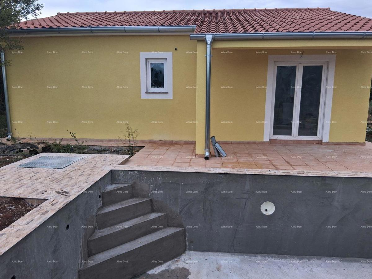 JURŠIĆI – Hiša z bazenom v bližini Juršićev