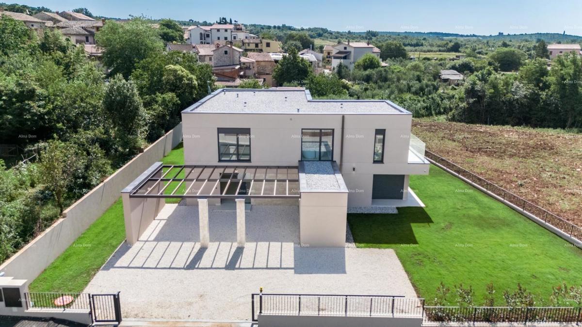 Luksuzna družinska hiša s bazenom na prodaj v Labincih, blizu Poreča