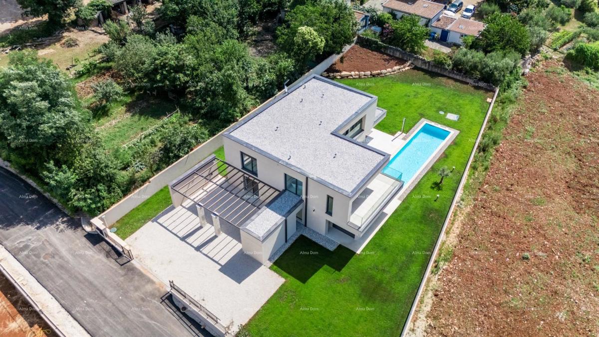 Luksuzna družinska hiša s bazenom na prodaj v Labincih, blizu Poreča