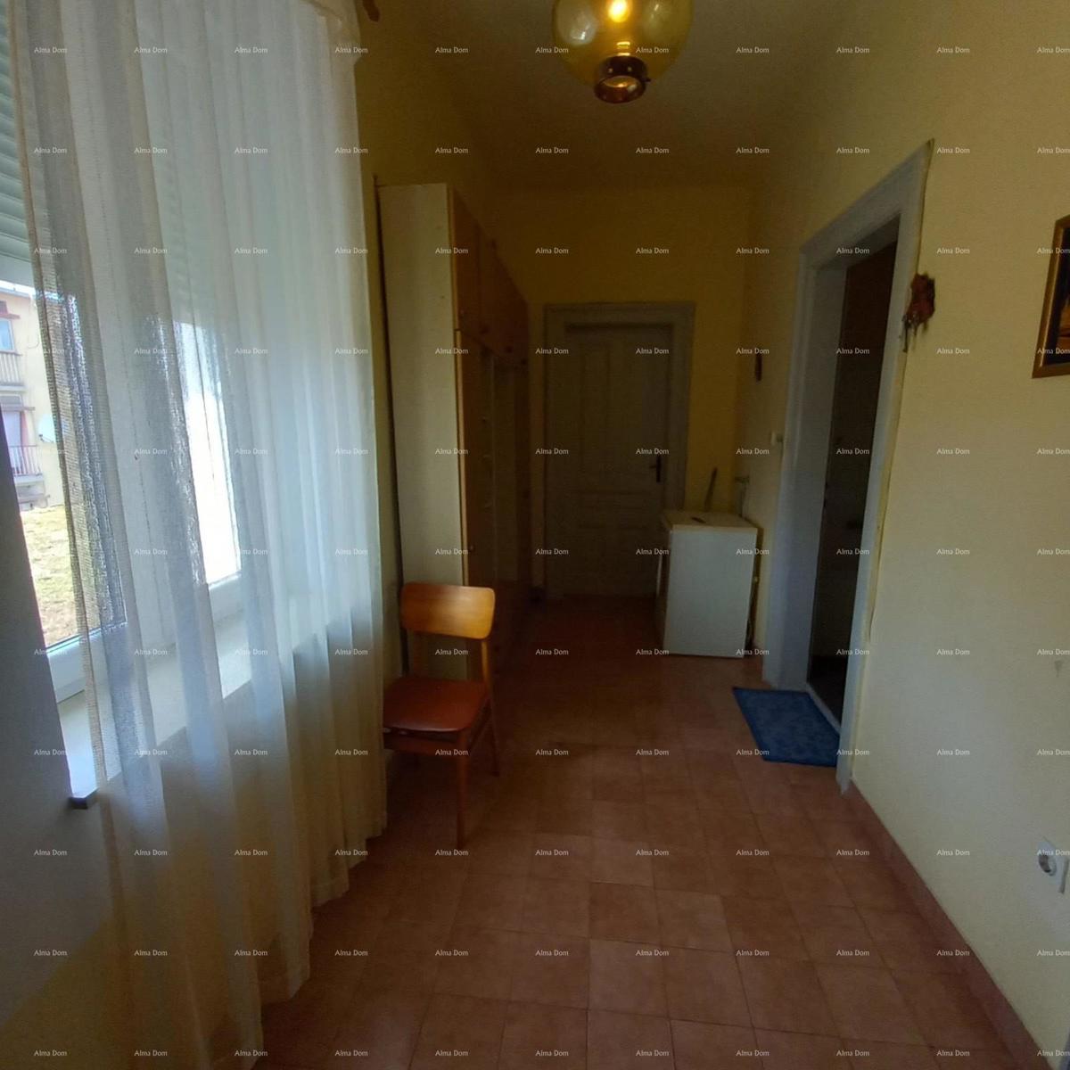 Iznajmljuje se namješten stan 60 m2 v Puli, blizu centra