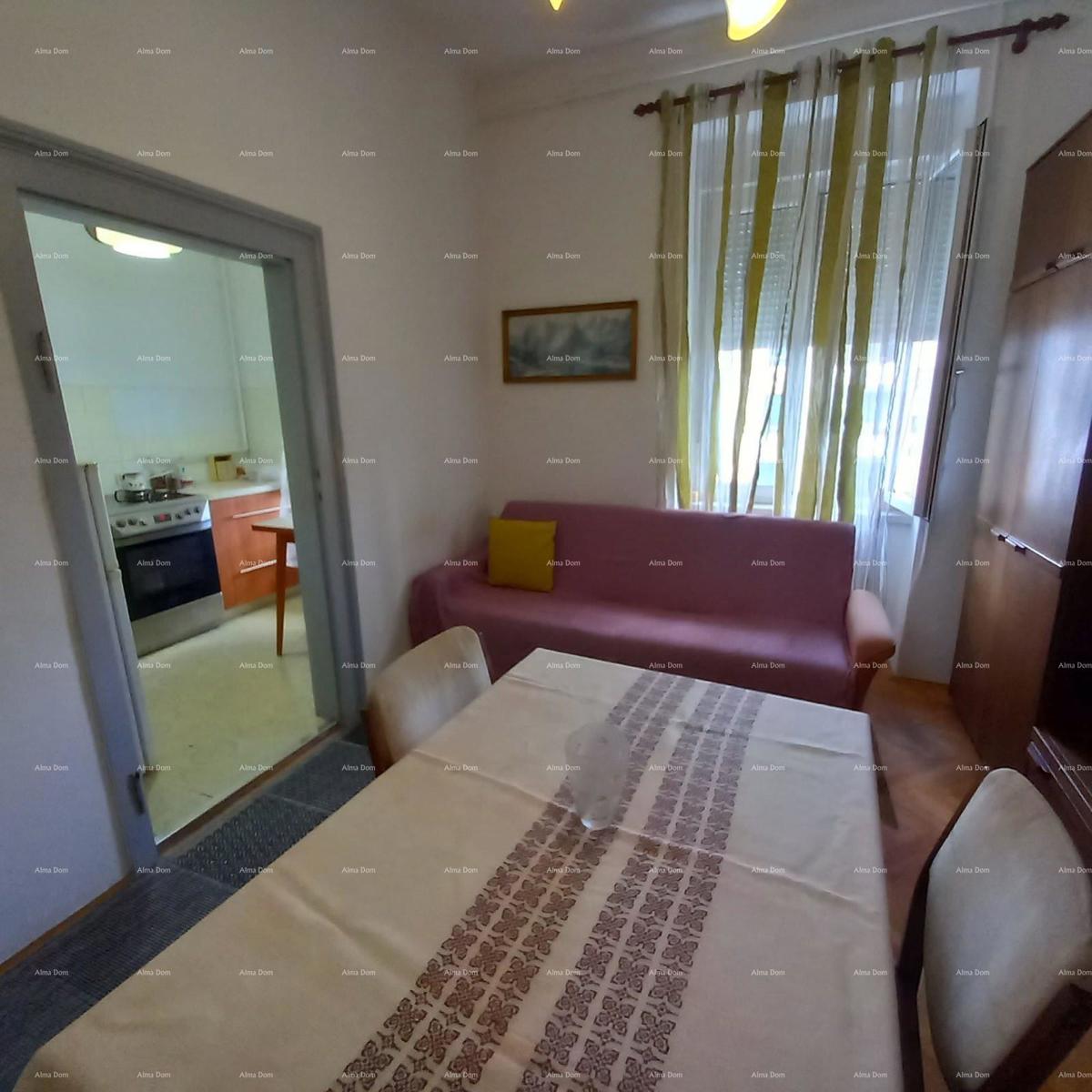 Iznajmljuje se namješten stan 60 m2 v Puli, blizu centra