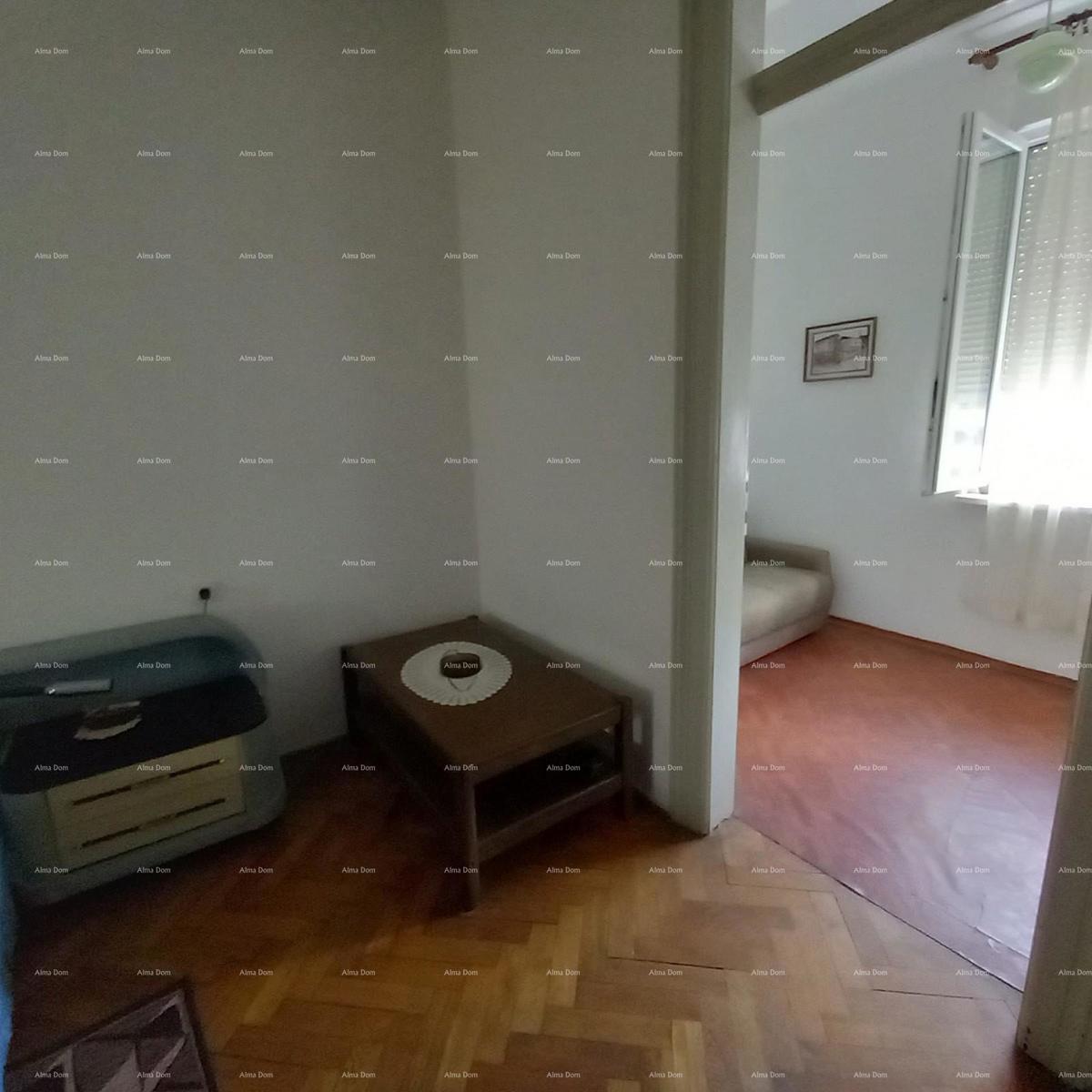 Iznajmljuje se namješten stan 60 m2 v Puli, blizu centra