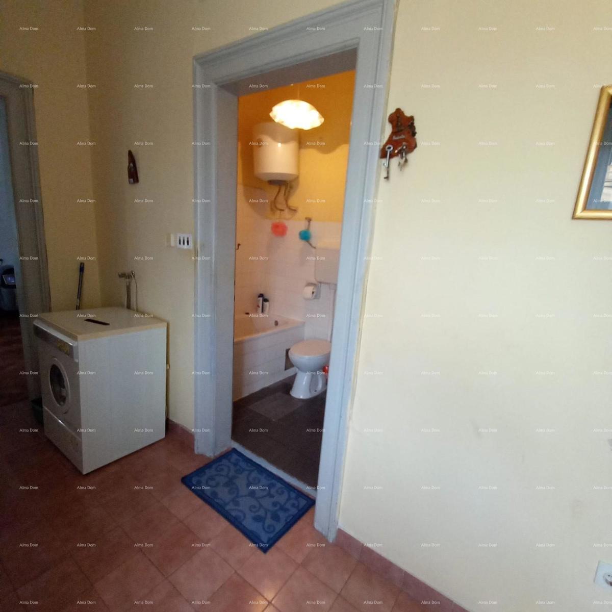 Iznajmljuje se namješten stan 60 m2 v Puli, blizu centra