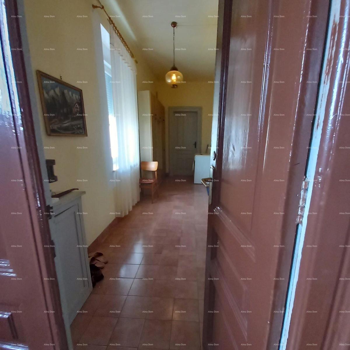 Iznajmljuje se namješten stan 60 m2 v Puli, blizu centra