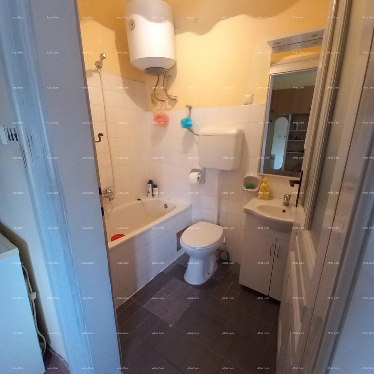 Iznajmljuje se namješten stan 60 m2 v Puli, blizu centra