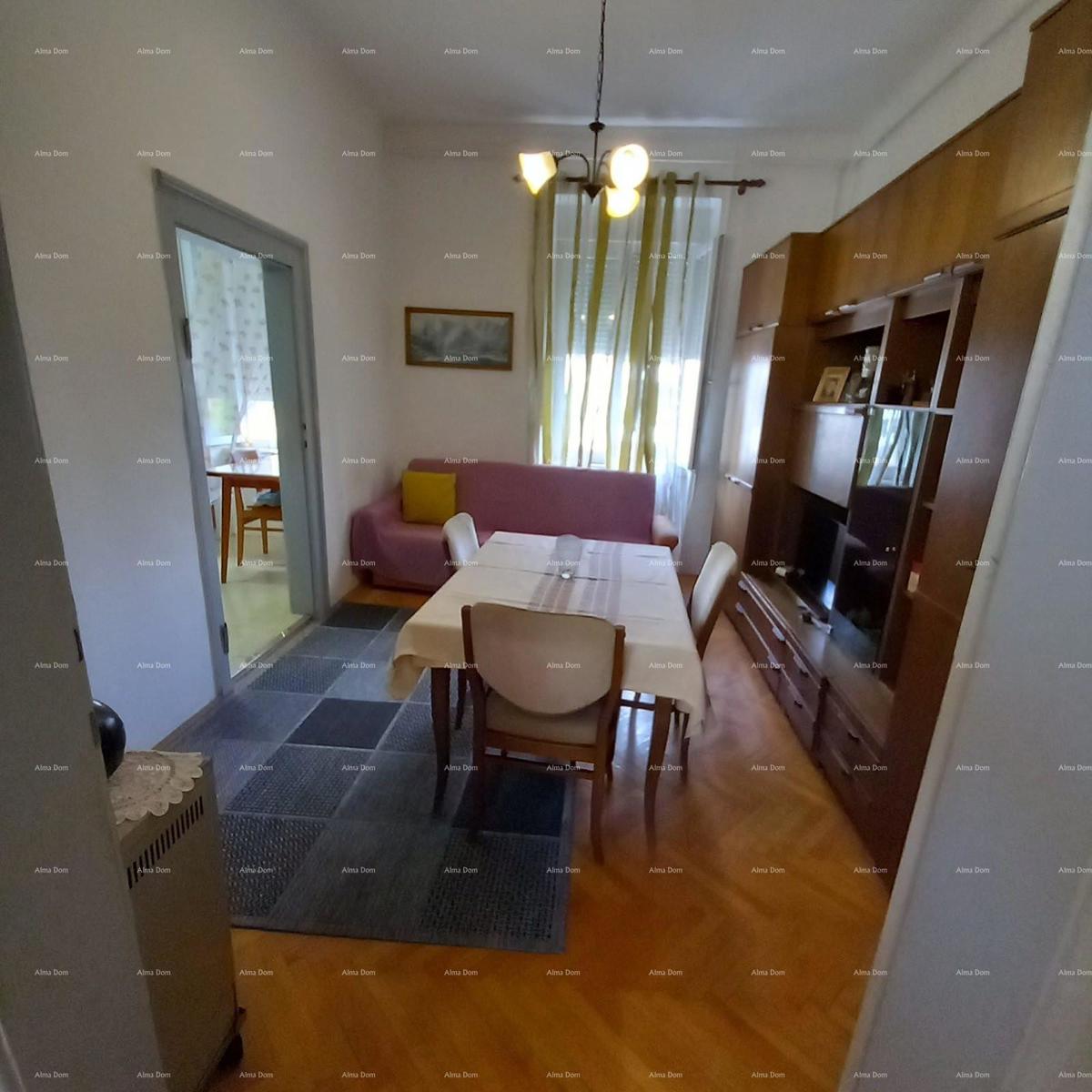 Iznajmljuje se namješten stan 60 m2 v Puli, blizu centra