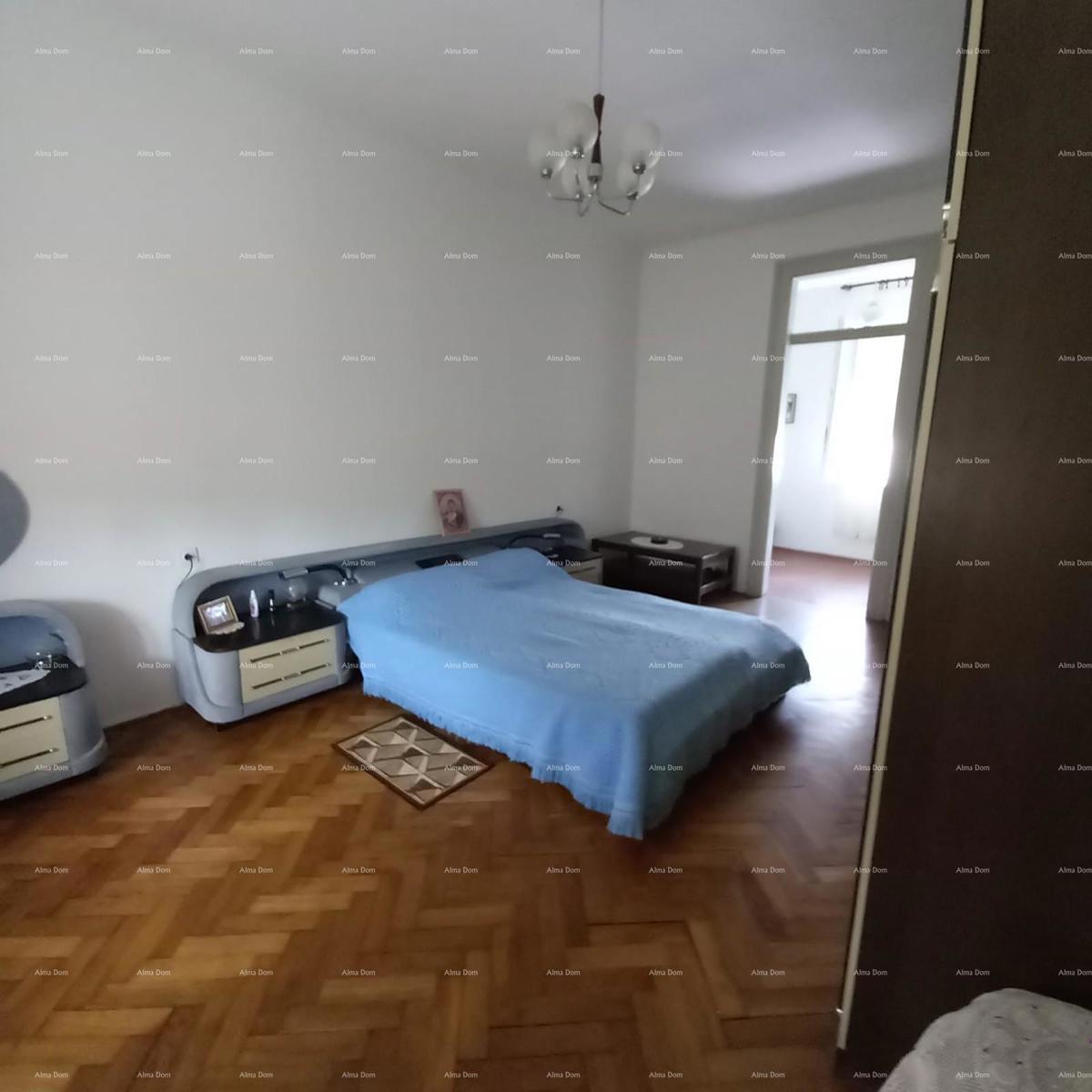 Iznajmljuje se namješten stan 60 m2 v Puli, blizu centra