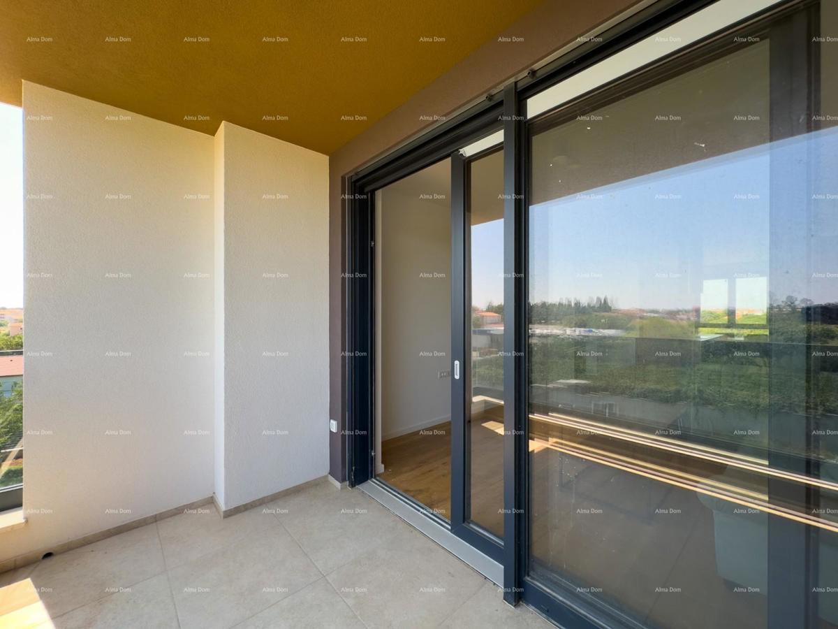 Prostran stan v Puli s tremi spalnicami in modernimi vsebinami blizu centra mesta