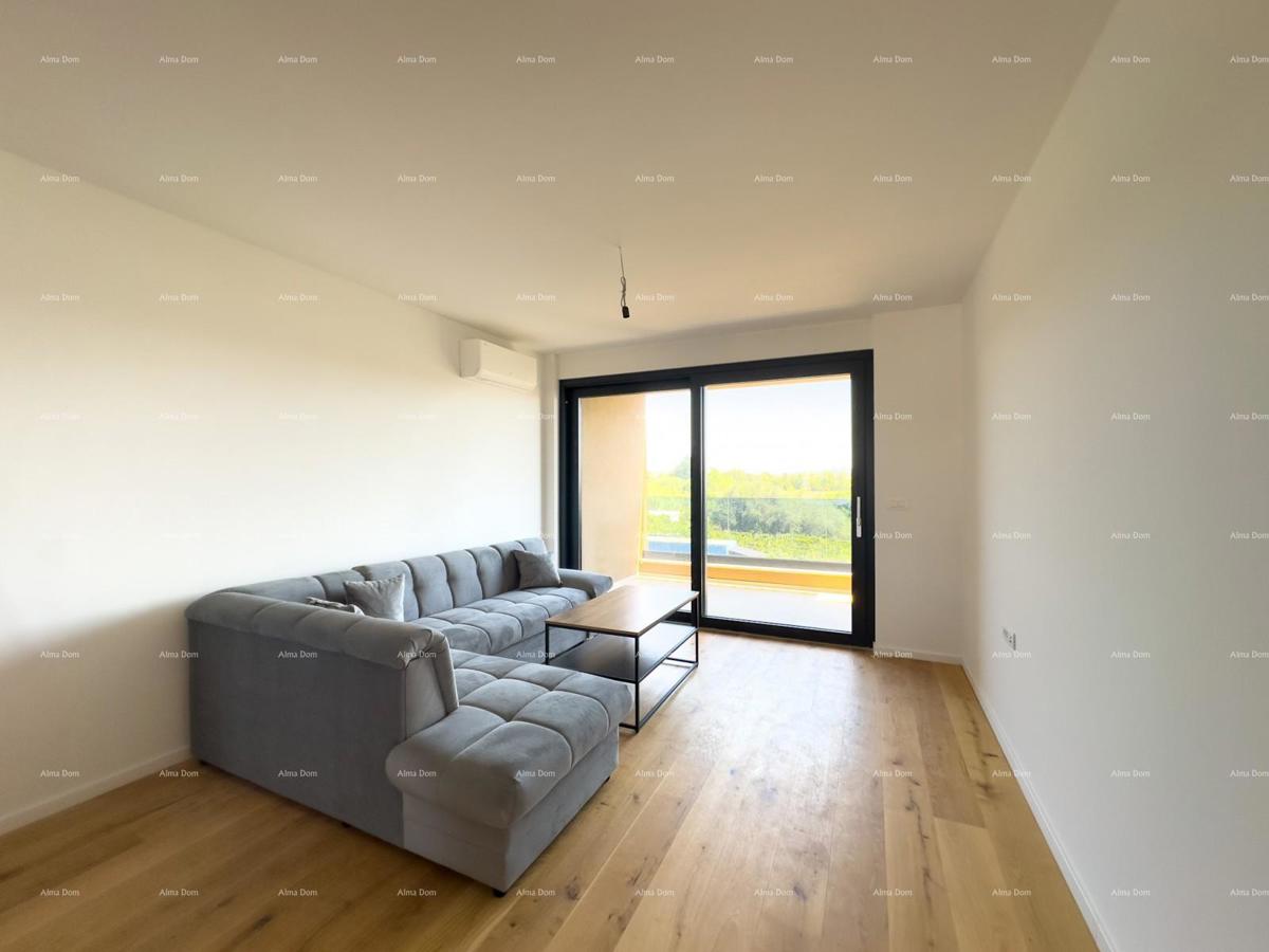 Prostran stan v Puli s tremi spalnicami in modernimi vsebinami blizu centra mesta