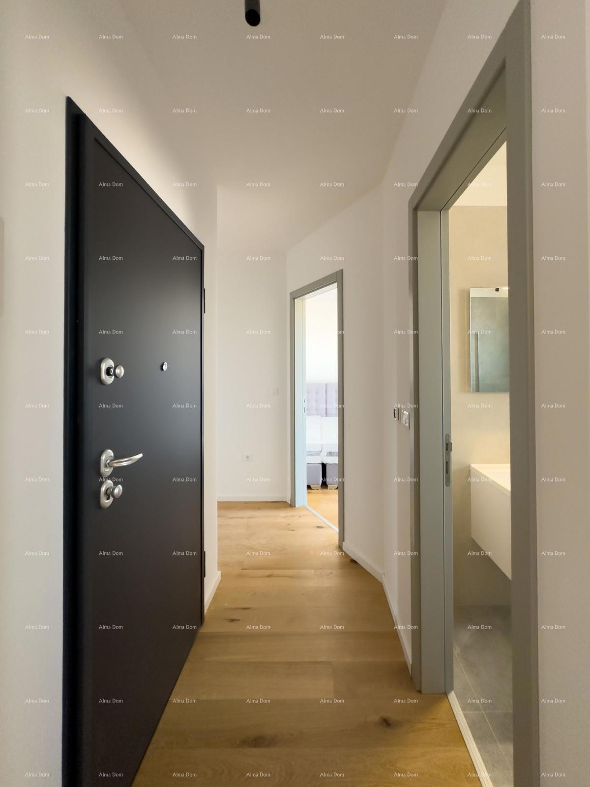 Prostran stan v Puli s tremi spalnicami in modernimi vsebinami blizu centra mesta