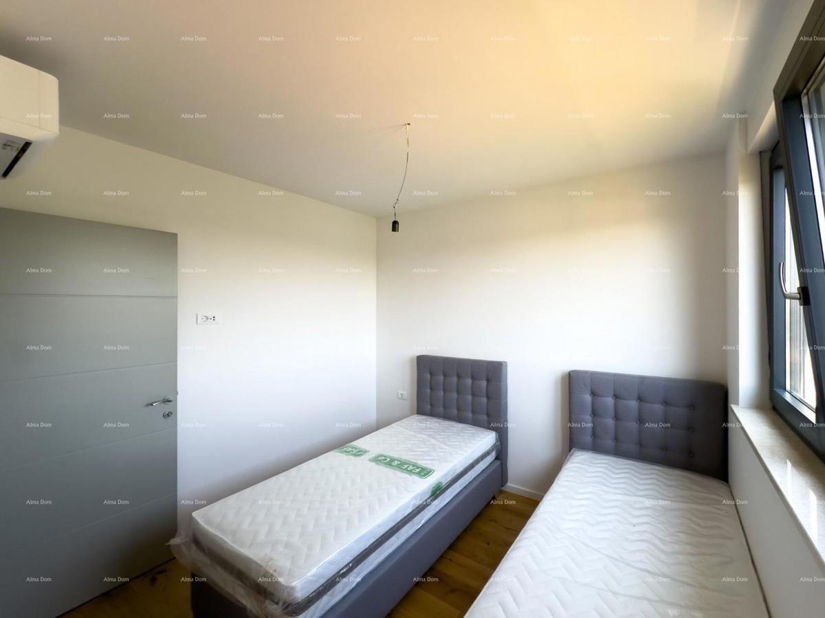 Prostran stan v Puli s tremi spalnicami in modernimi vsebinami blizu centra mesta