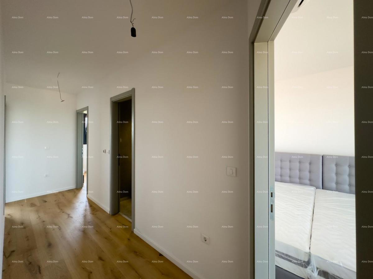 Prostran stan v Puli s tremi spalnicami in modernimi vsebinami blizu centra mesta