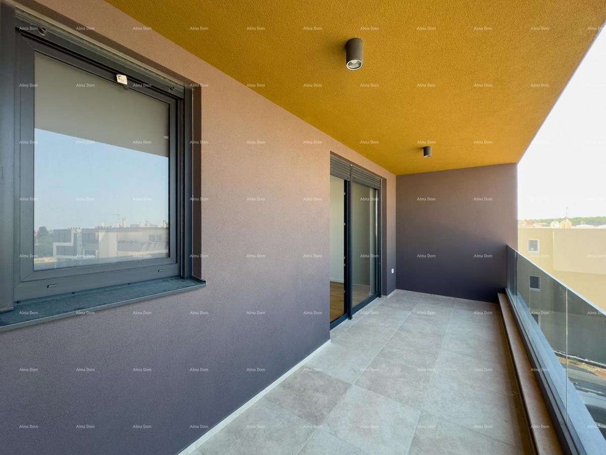 Prostran stan v Puli s tremi spalnicami in modernimi vsebinami blizu centra mesta